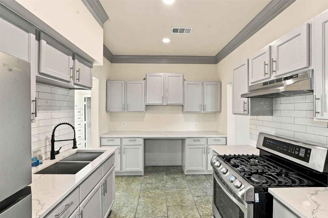 1110 Cordell St - Photo 3 of 14