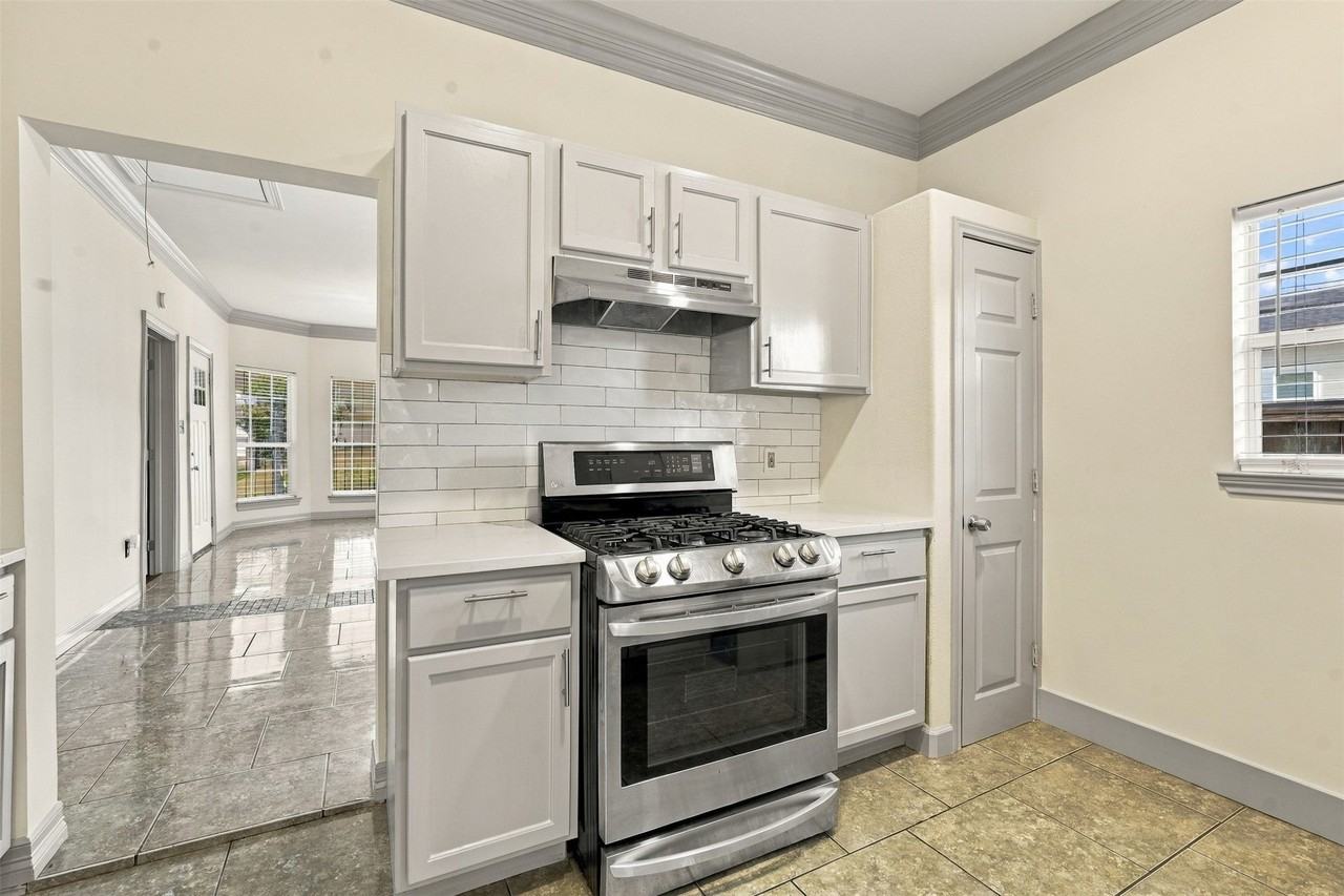 1110 Cordell St - Photo 4 of 14