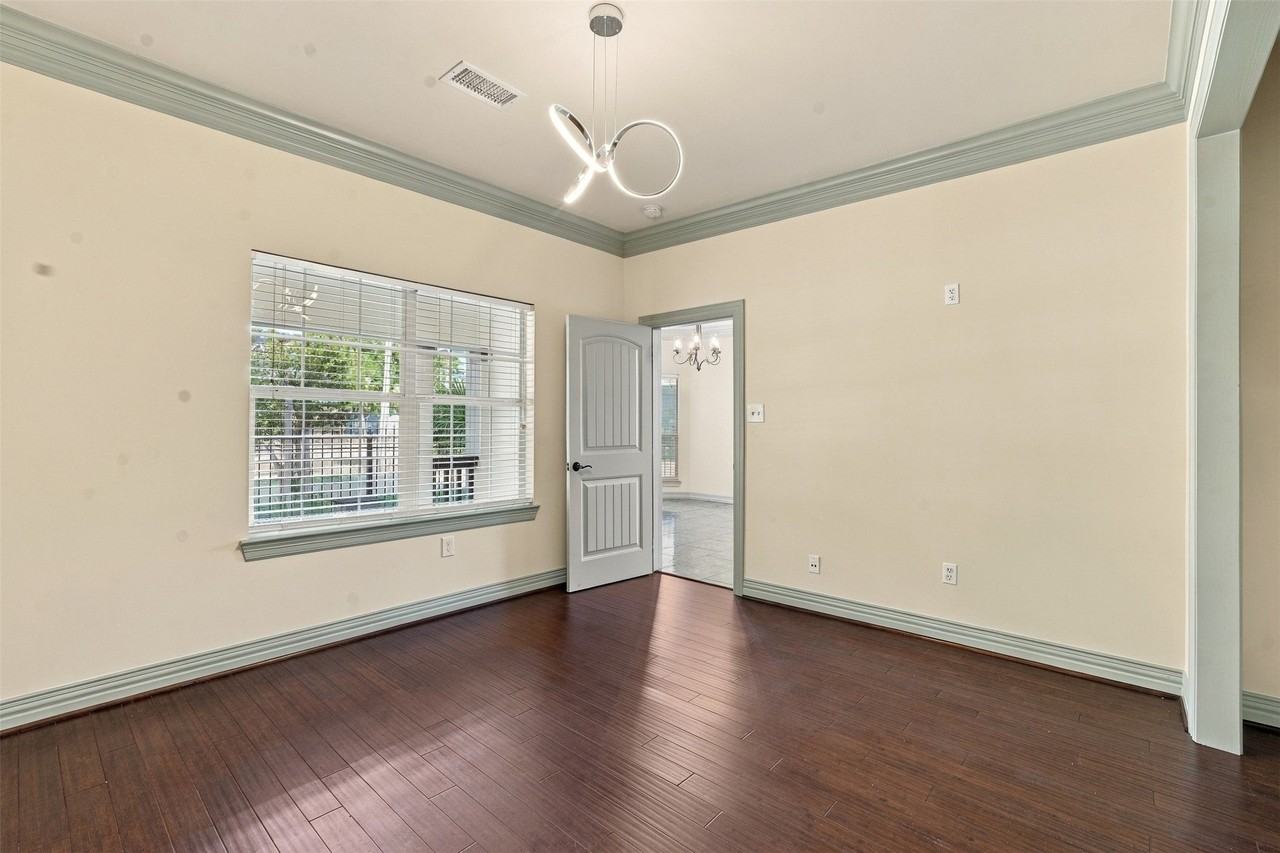 1110 Cordell St - Photo 5 of 14