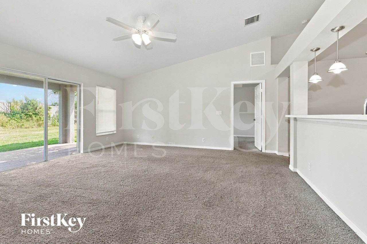 3526 Sw Rosardo St - Photo 5 of 17