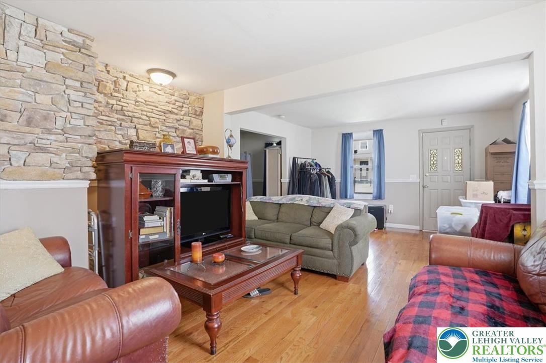 1839 6th St - Photo 6 of 49
