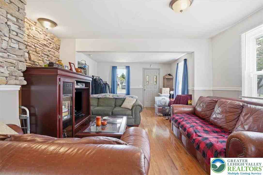 1839 6th St - Photo 7 of 49