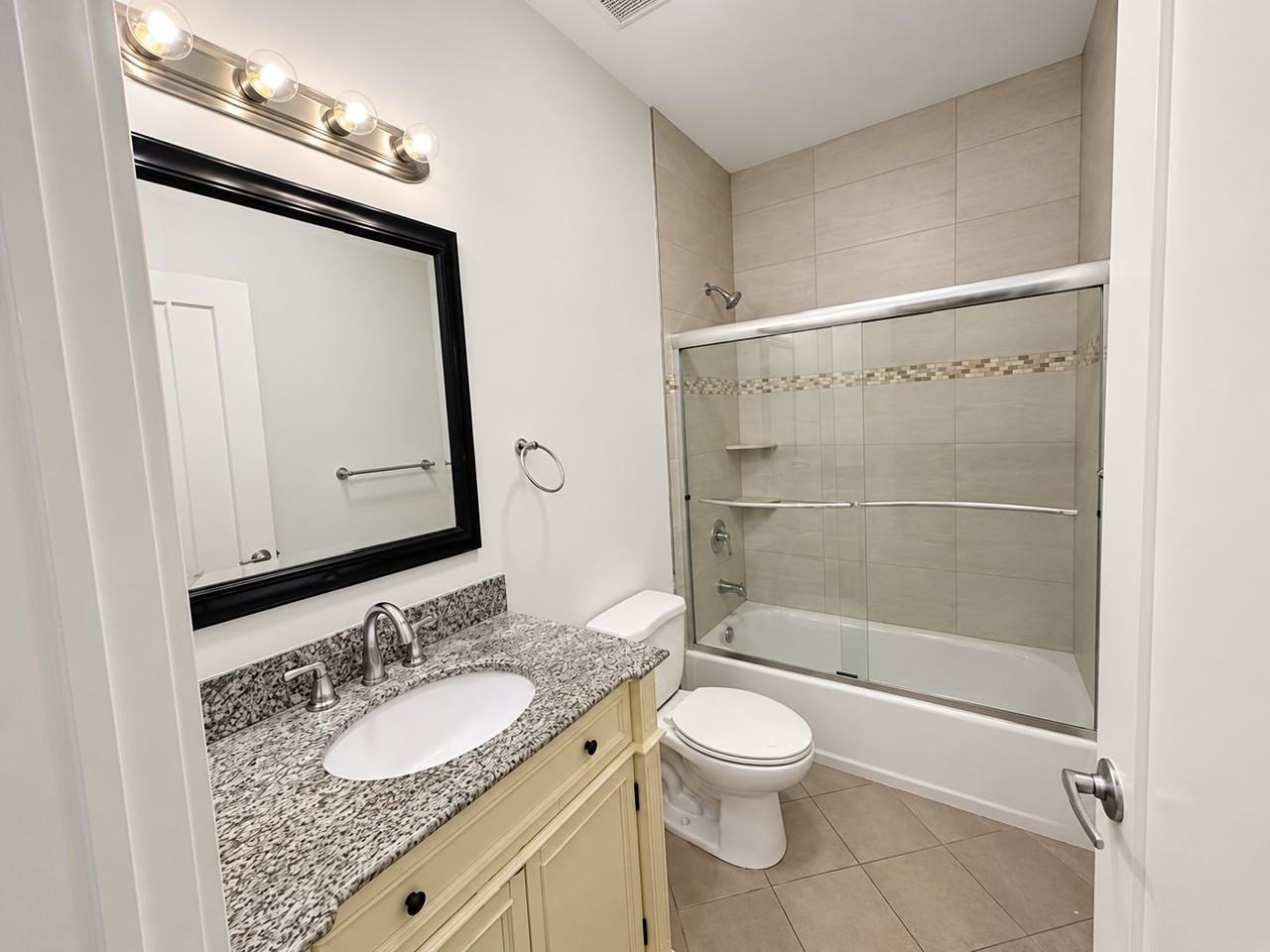 1317 North Ave ##204 - Photo 4 of 29