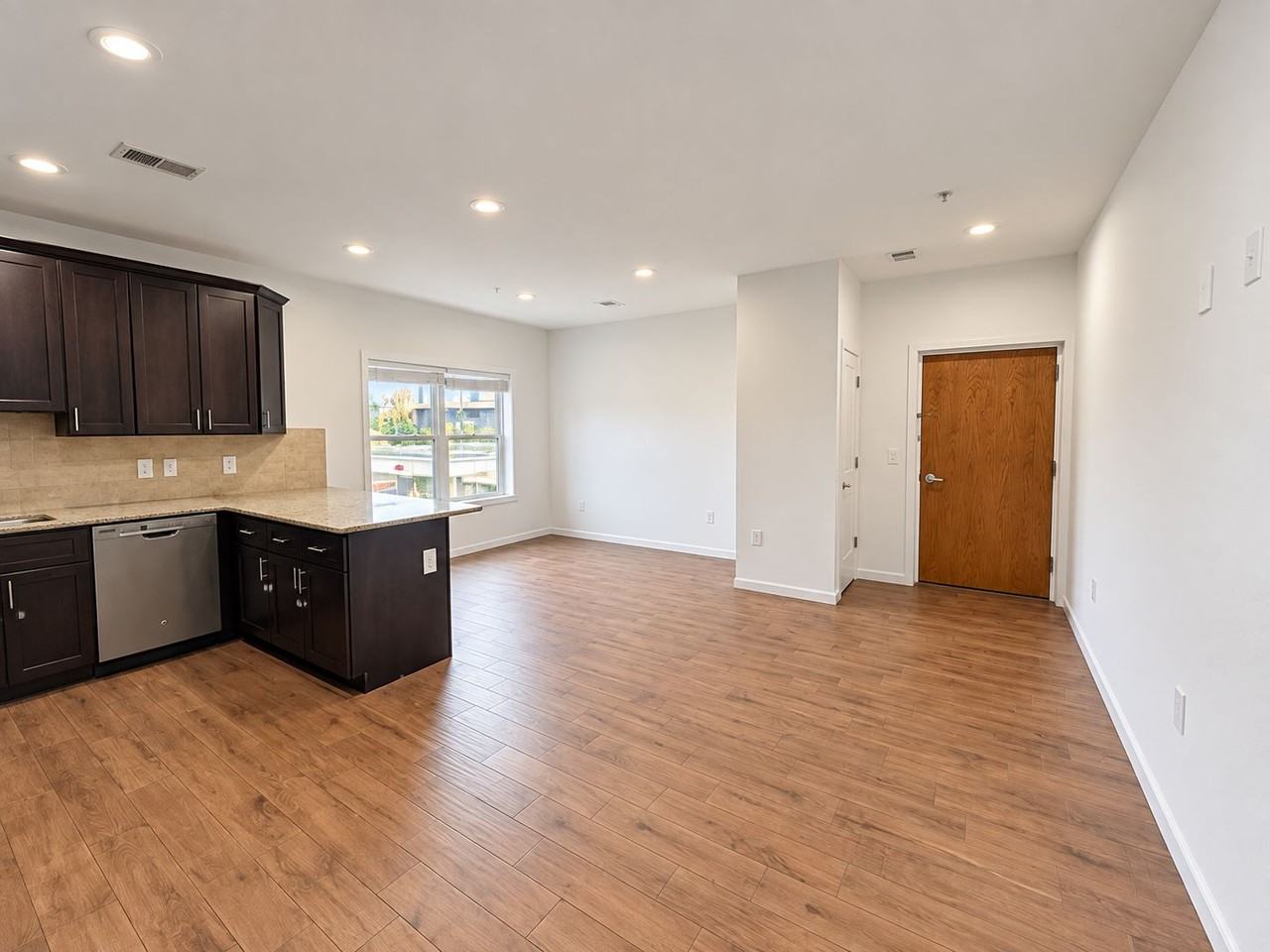 1317 North Ave ##204 - Photo 5 of 29