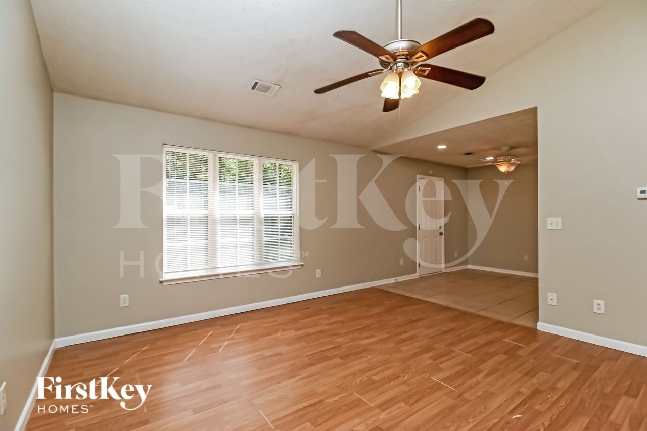 300 Mote Cir - Photo 5 of 16