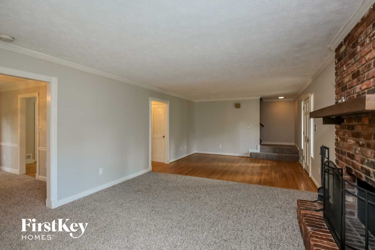 2912 Timberline Rd - Photo 4 of 15