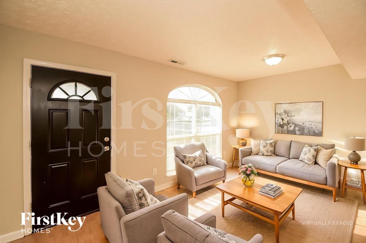 2739 Lullwater Ln - Photo 3 of 18