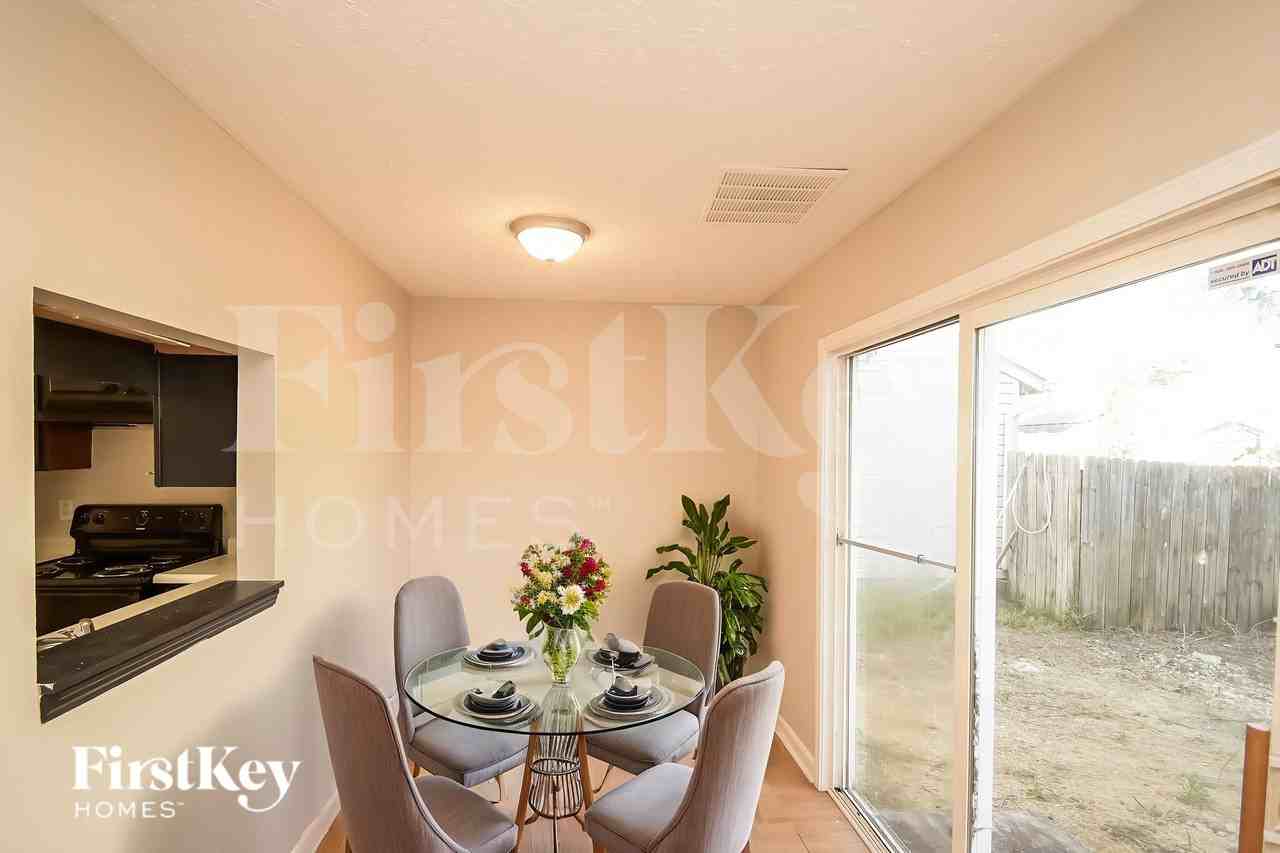 2739 Lullwater Ln - Photo 6 of 18