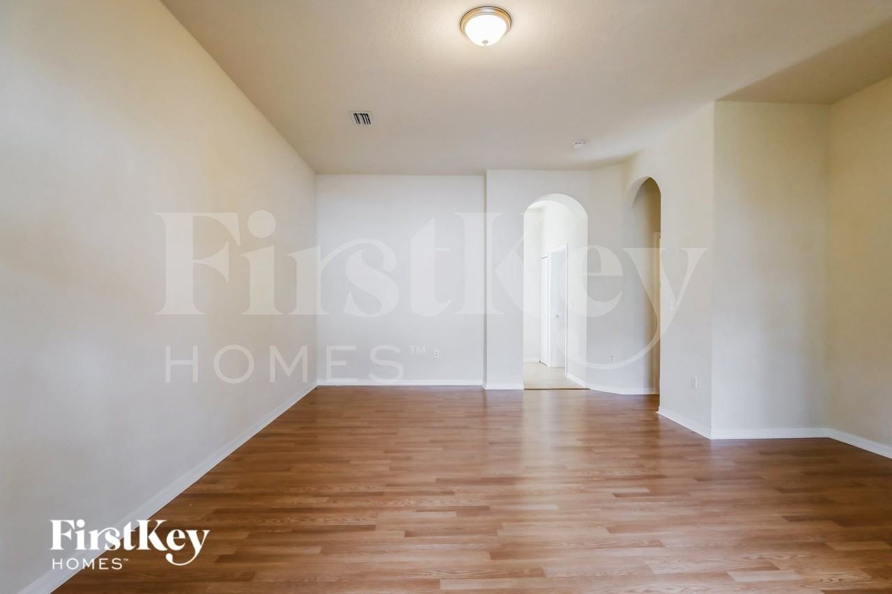 2468 Secourt - Photo 3 of 16