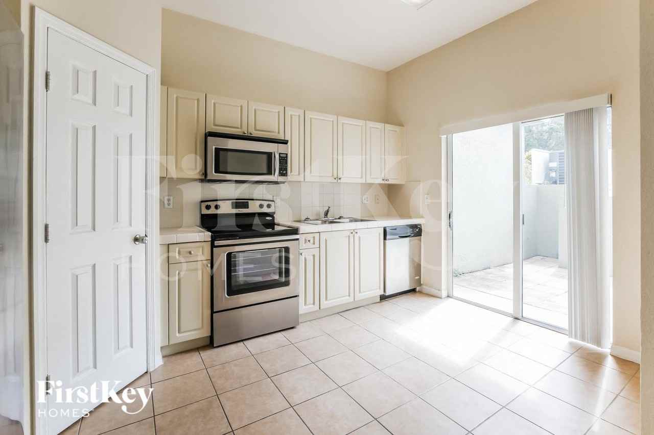 2468 Secourt - Photo 4 of 16