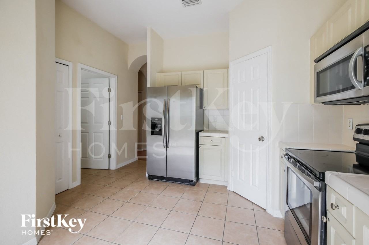 2468 Secourt - Photo 5 of 16