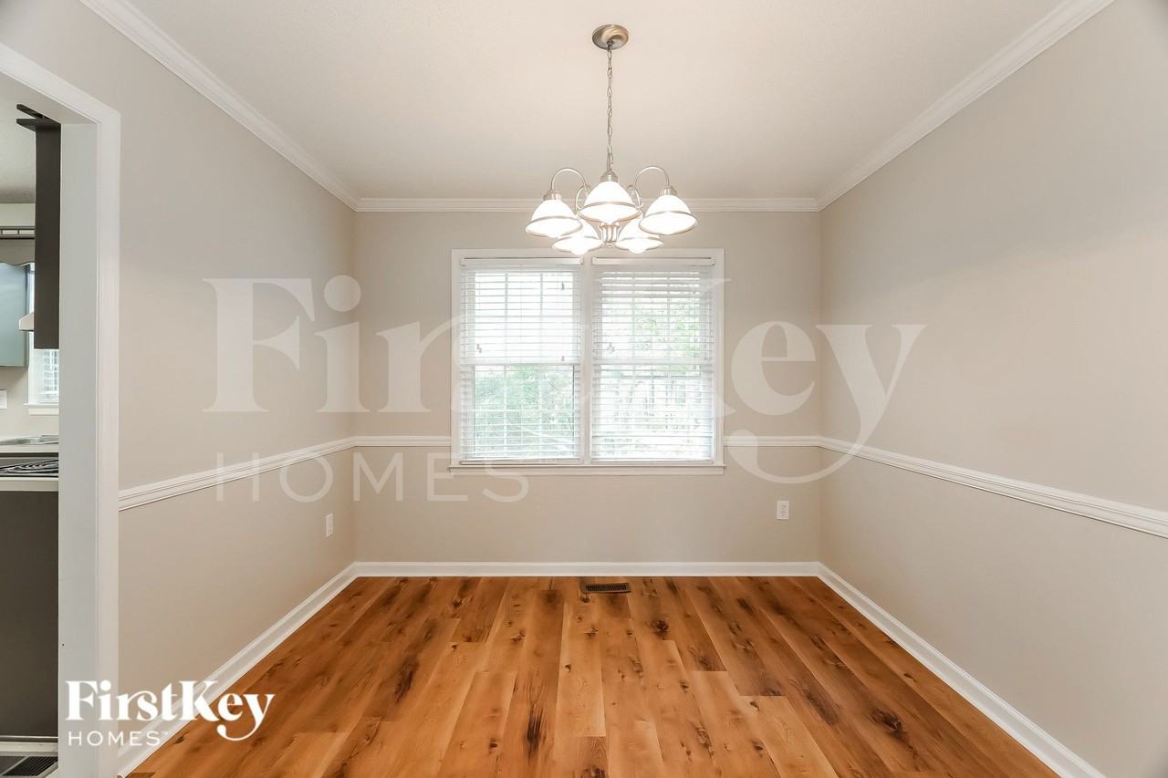 2301 Buckingham Pl - Photo 6 of 18