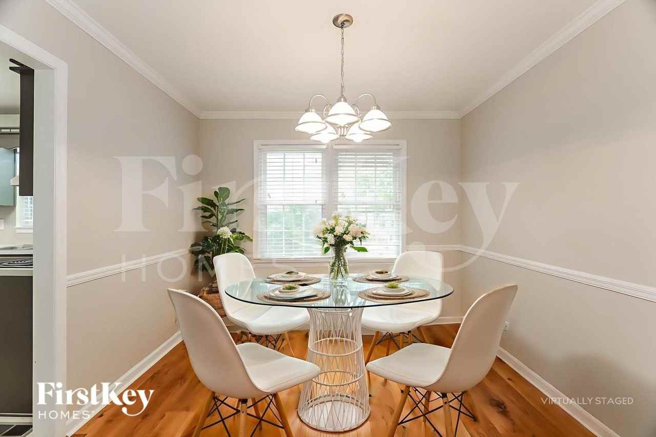 2301 Buckingham Pl - Photo 7 of 18
