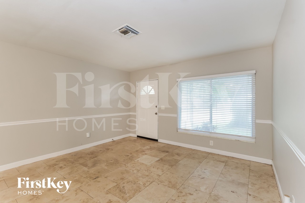 1795 Suffolk Dr - Photo 2 of 17