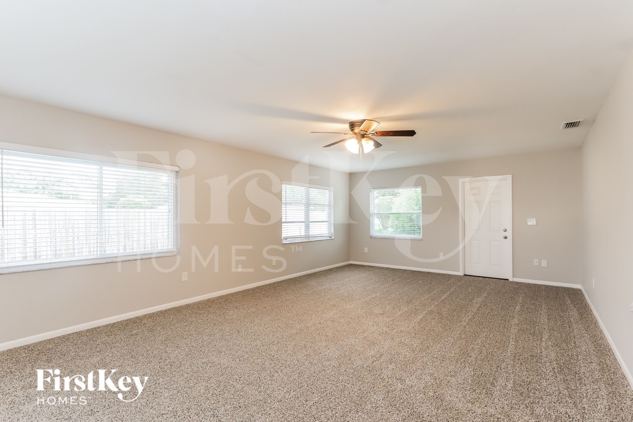 1795 Suffolk Dr - Photo 6 of 17