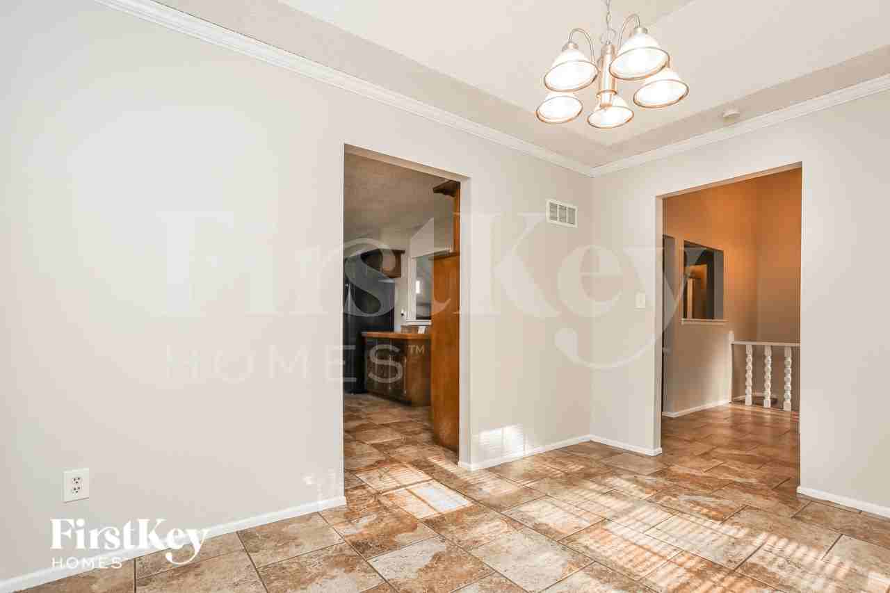 1408 Sw 14th St - Photo 4 of 16