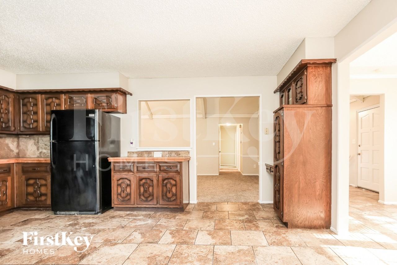 1408 Sw 14th St - Photo 5 of 16