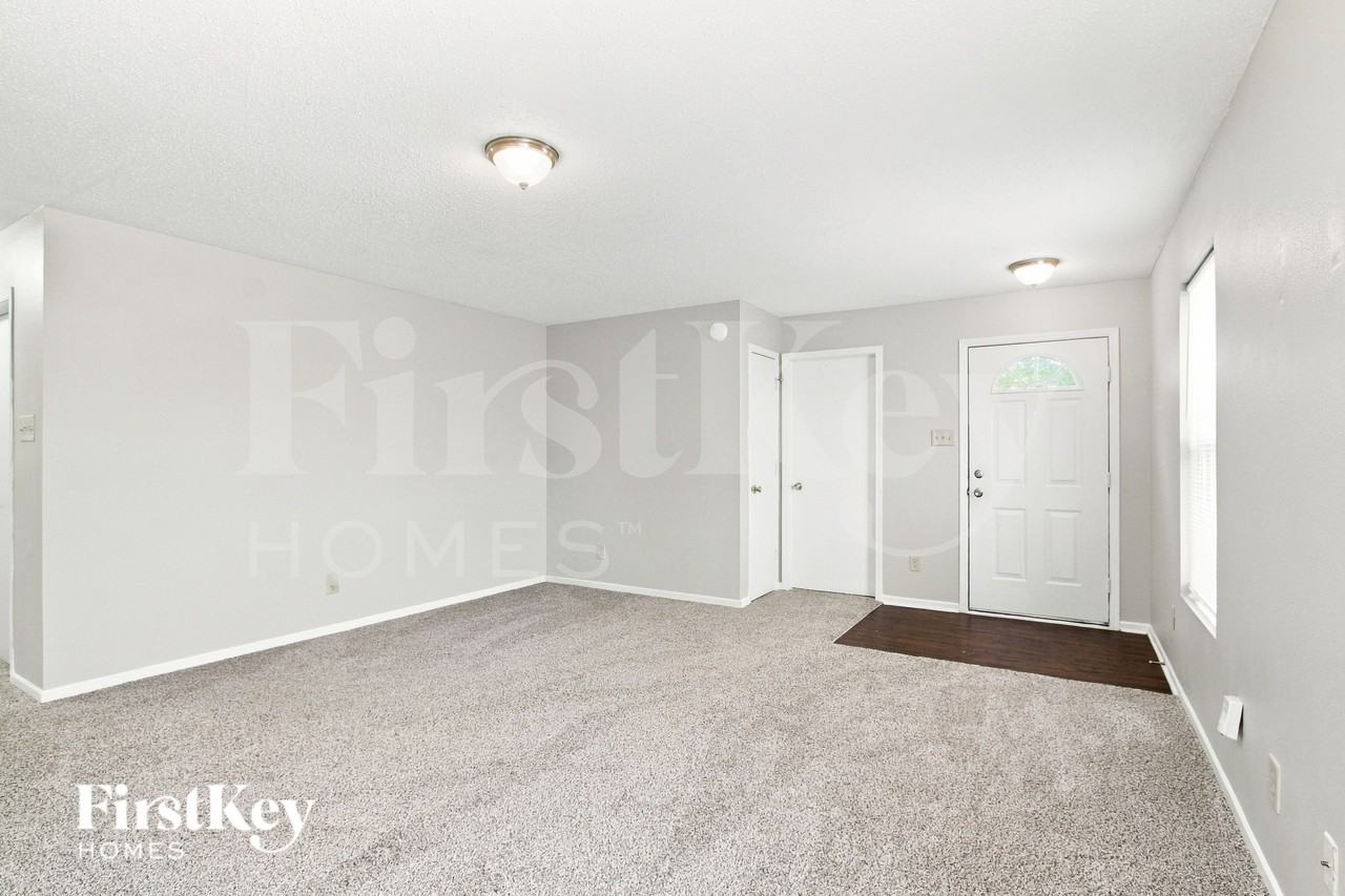 1331 Ellington Dr - Photo 4 of 16