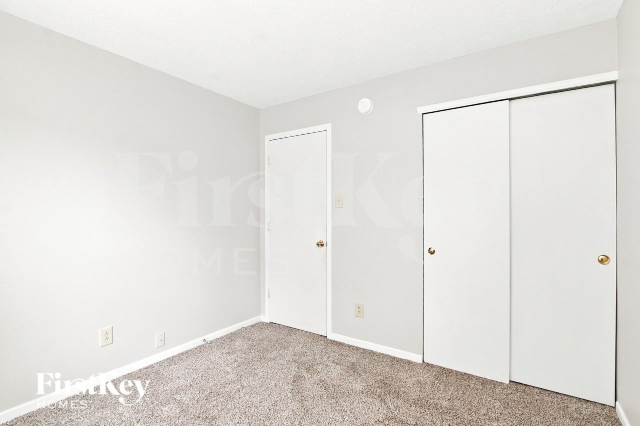 1331 Ellington Dr - Photo 7 of 16