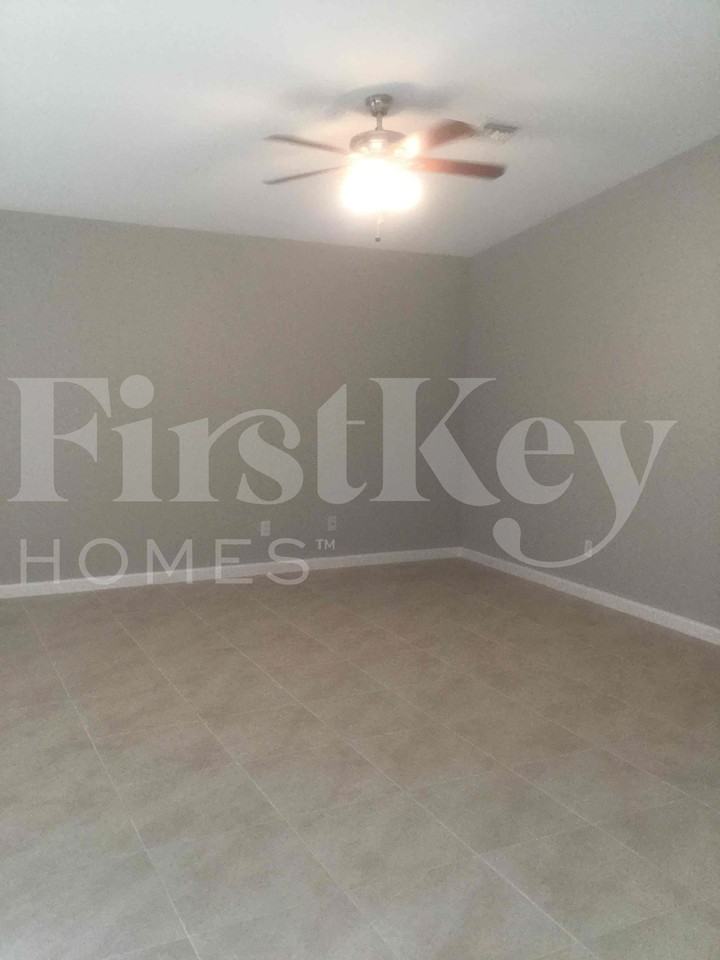 1316 Sw Babcock Ave - Photo 3 of 30