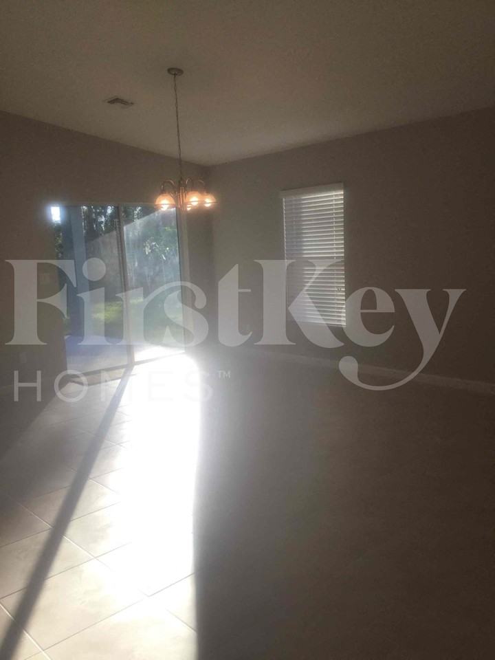 1316 Sw Babcock Ave - Photo 4 of 30