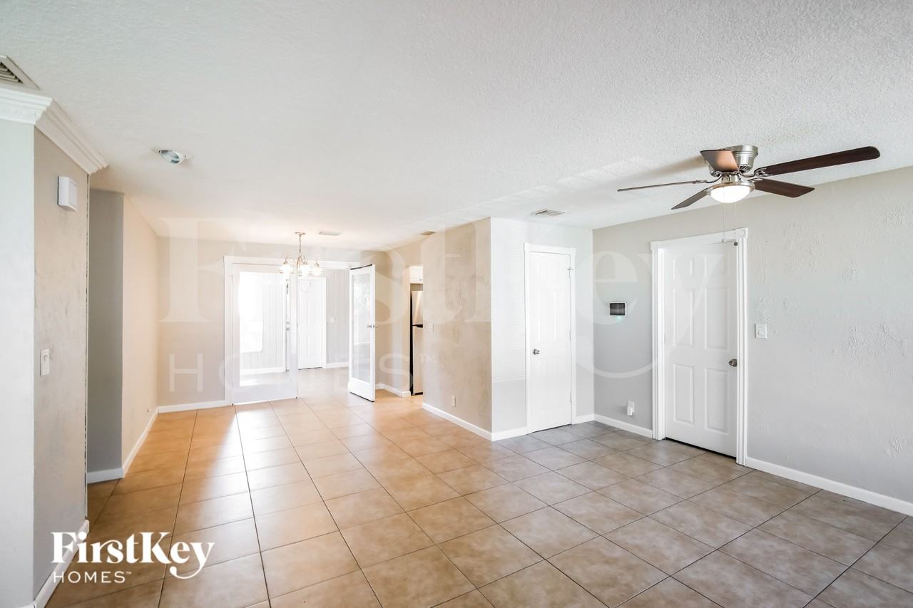 1247 Nw 55th Ave - Photo 2 of 16