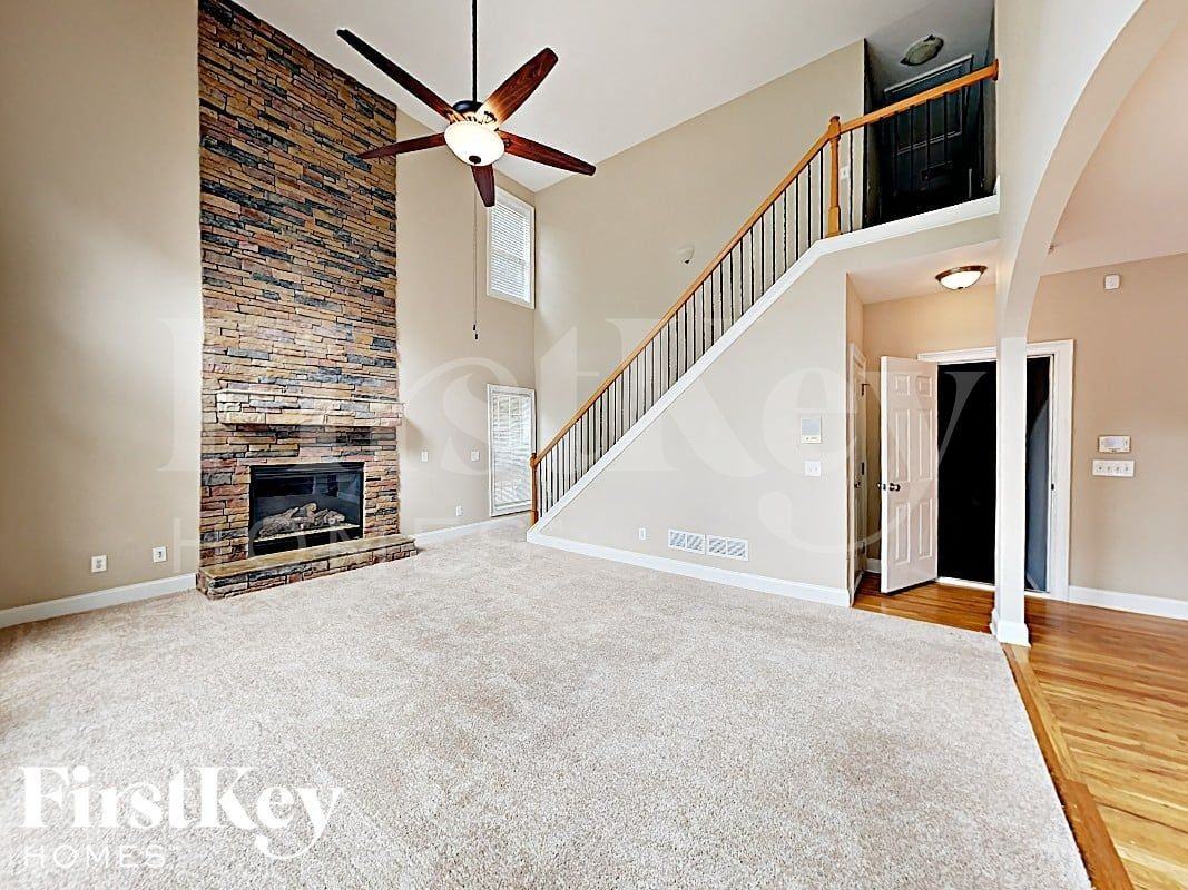 12300 Edgewater Dr - Photo 3 of 18