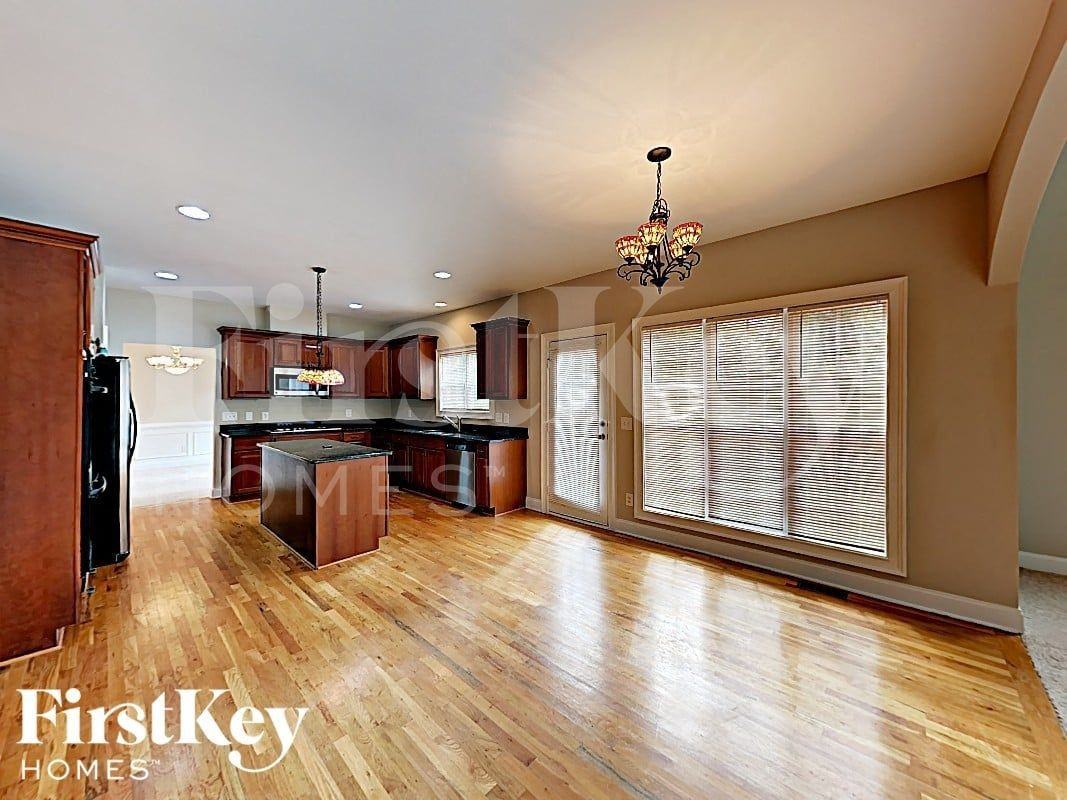 12300 Edgewater Dr - Photo 6 of 18