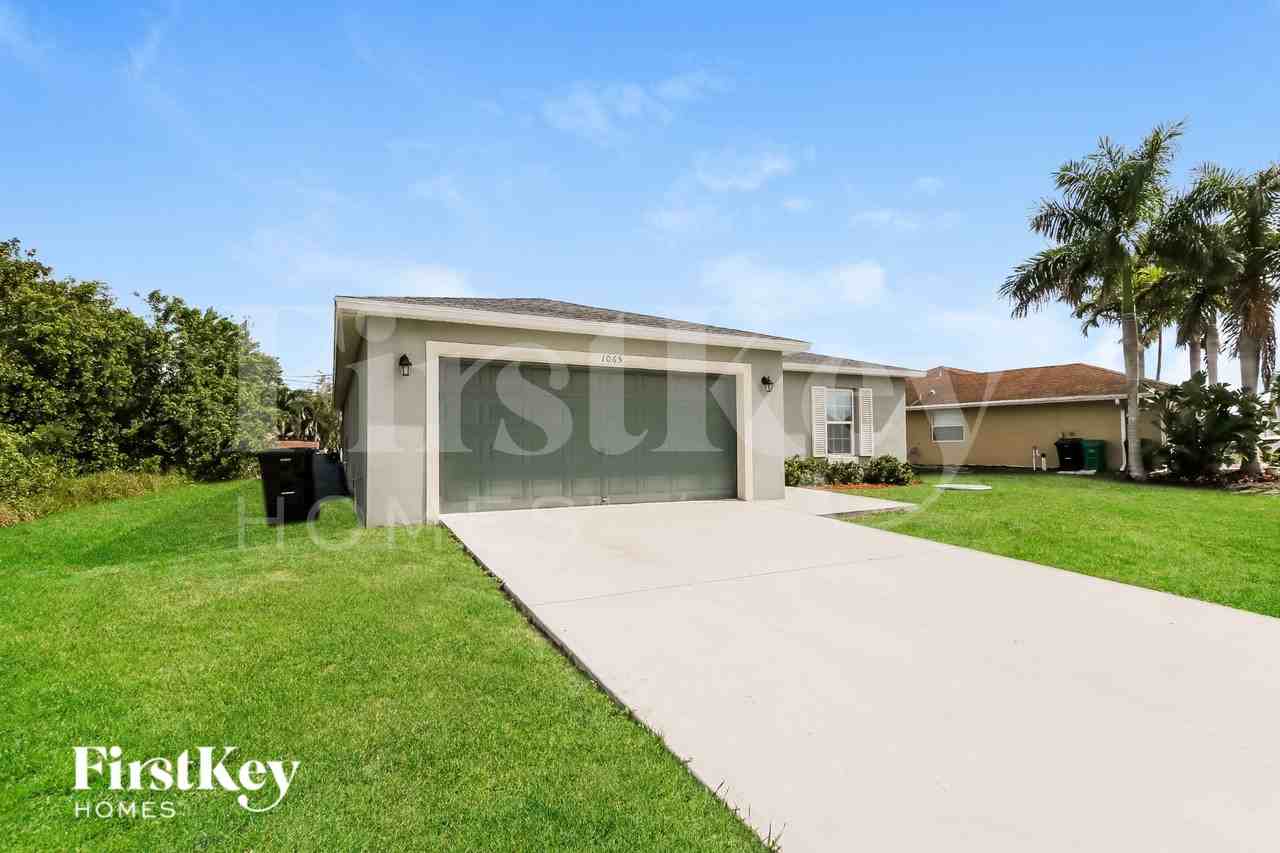 1065 Sw Canary Ter - Photo 2 of 15