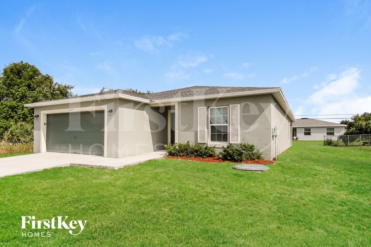 1065 Sw Canary Ter - Photo 3 of 15
