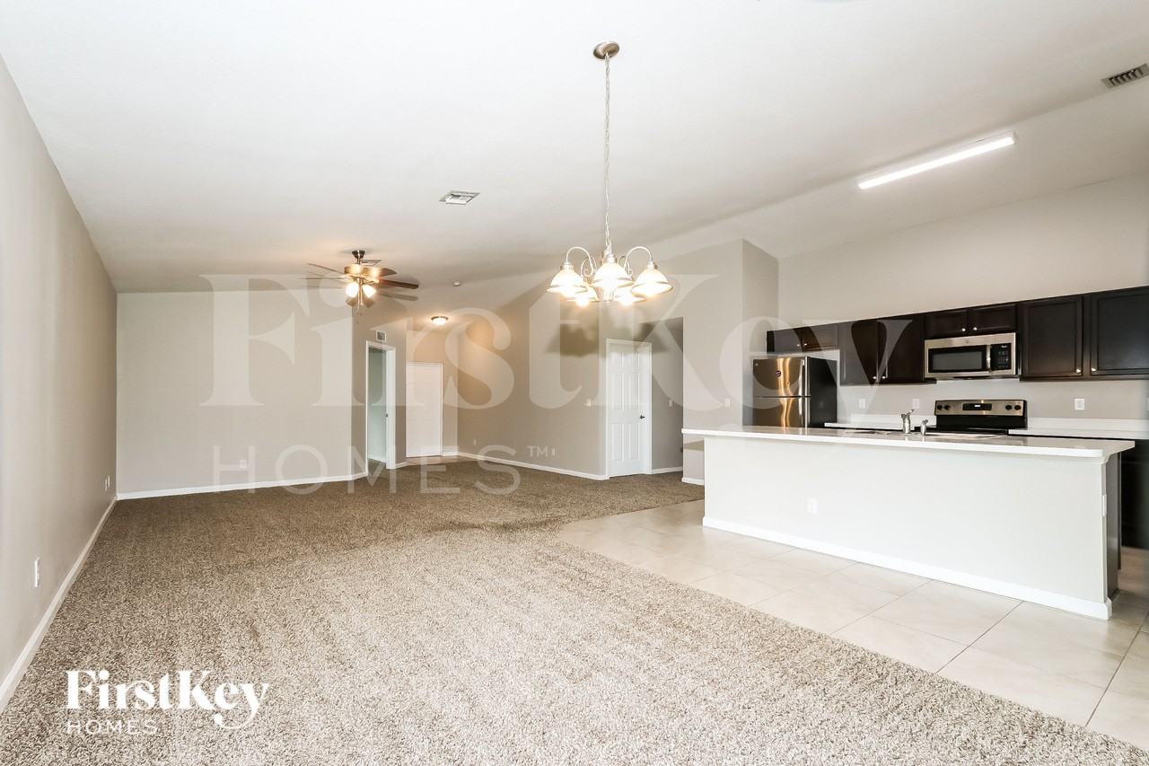 1065 Sw Canary Ter - Photo 5 of 15