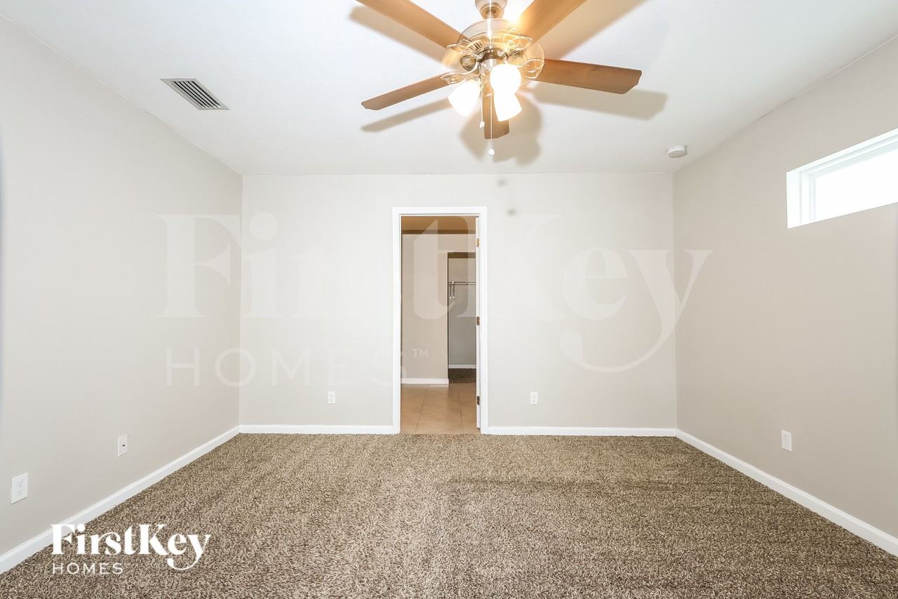 1065 Sw Canary Ter - Photo 7 of 15