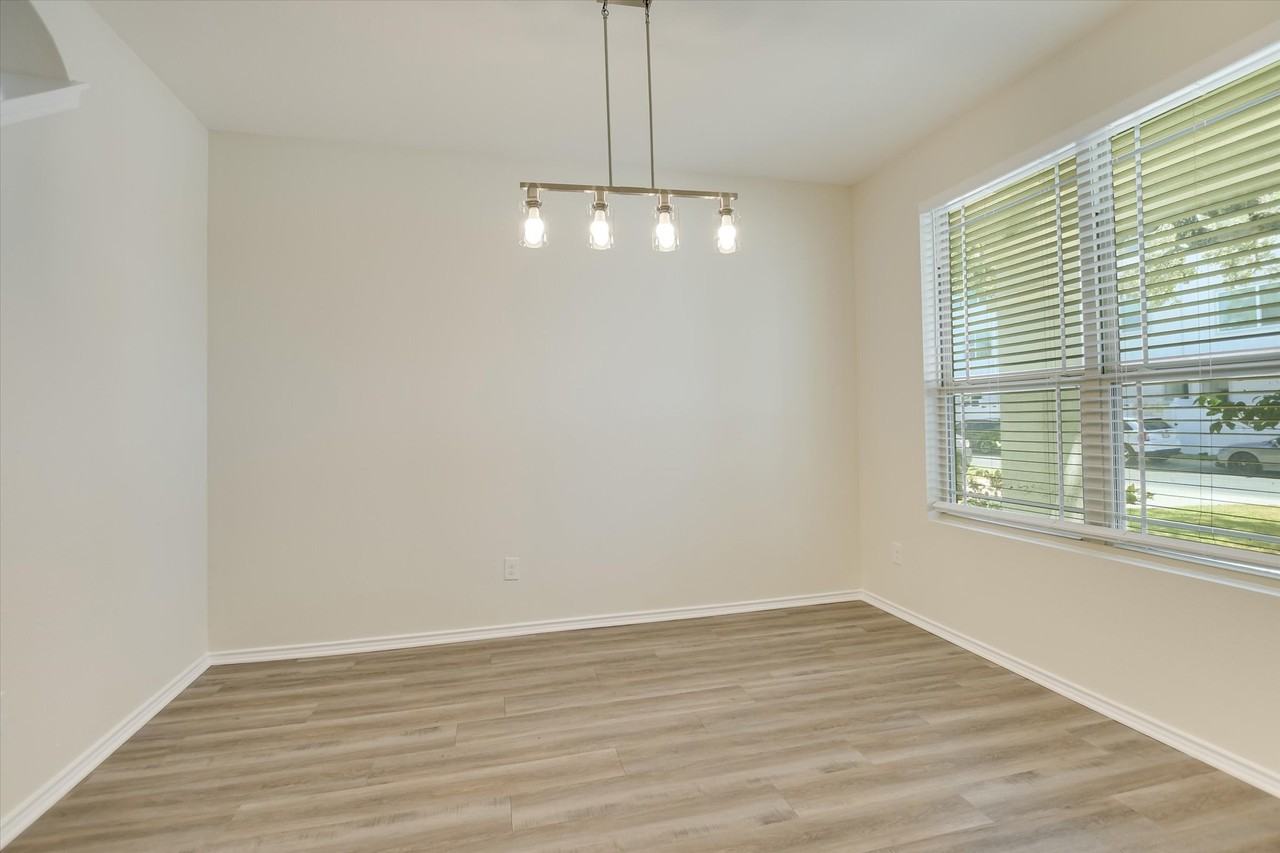 210 Anacua Loop - Photo 4 of 20
