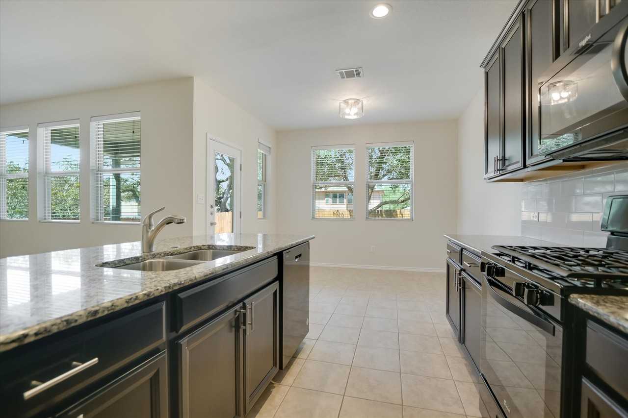 210 Anacua Loop - Photo 7 of 20