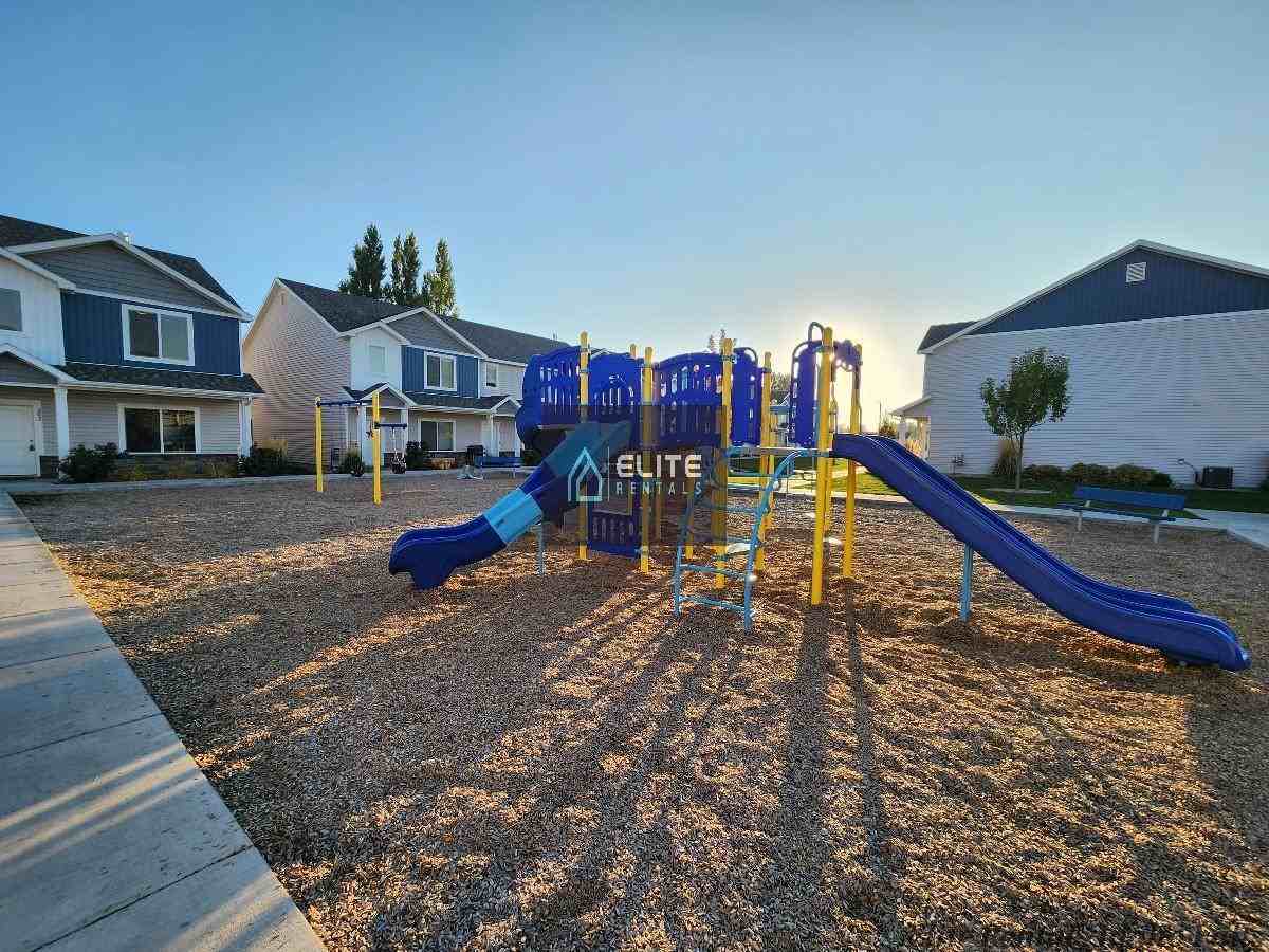 202 S Emery Ln - Photo 3 of 18