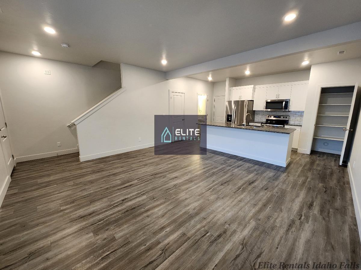 202 S Emery Ln - Photo 5 of 18