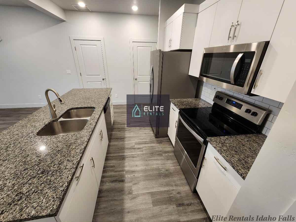 202 S Emery Ln - Photo 6 of 18
