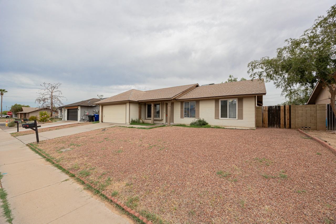 2422 E Calypso Ave - Photo 3 of 32