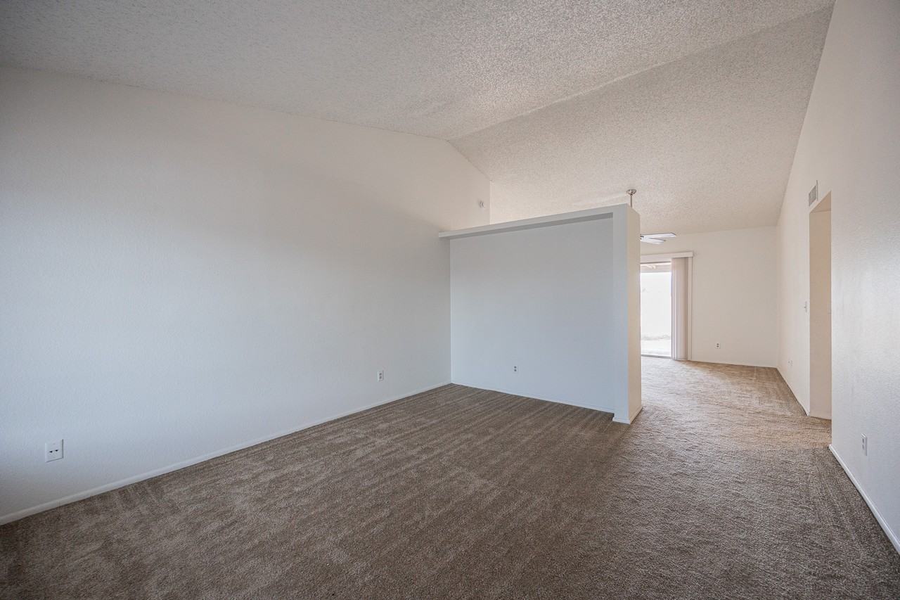 2422 E Calypso Ave - Photo 4 of 32
