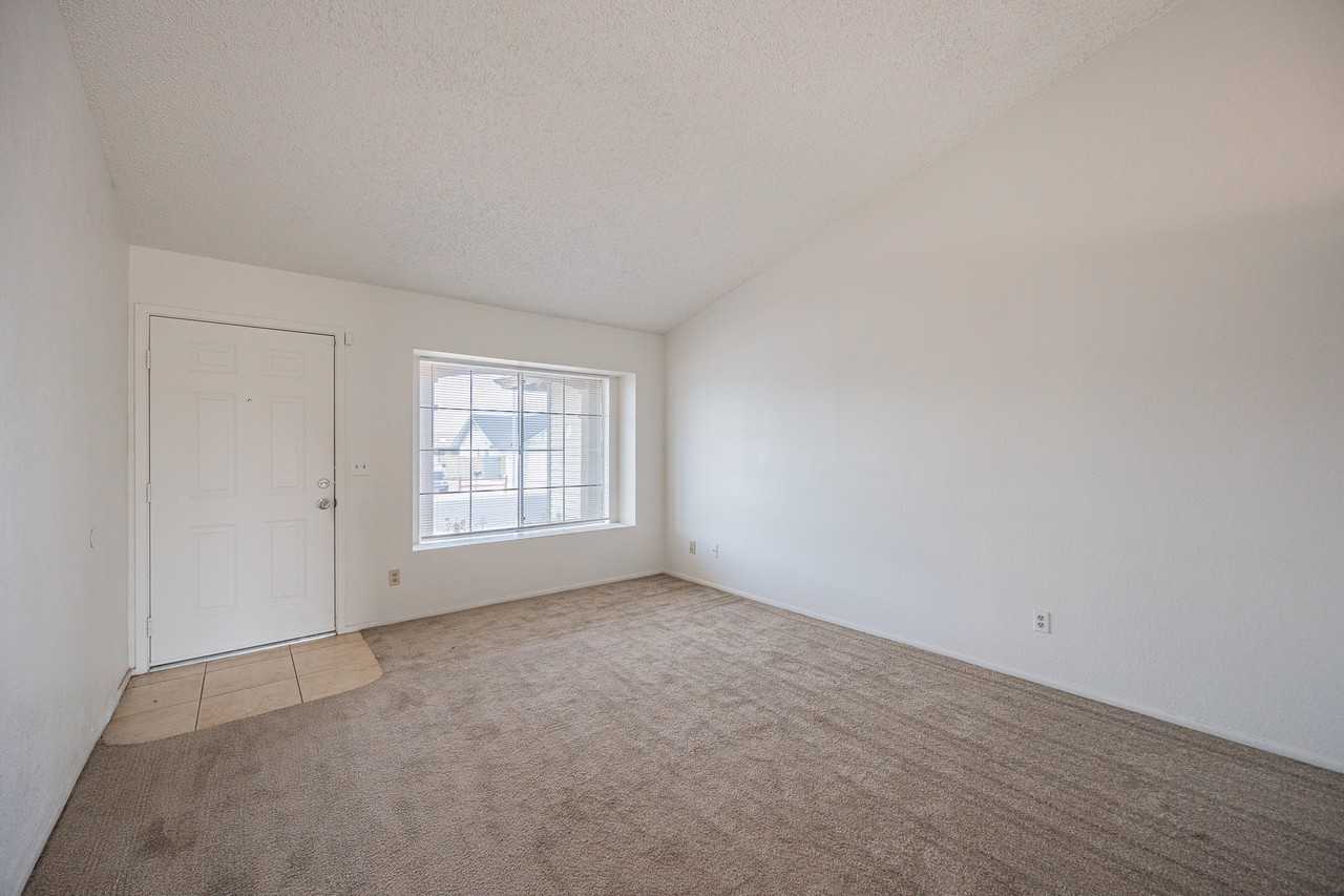 2422 E Calypso Ave - Photo 5 of 32