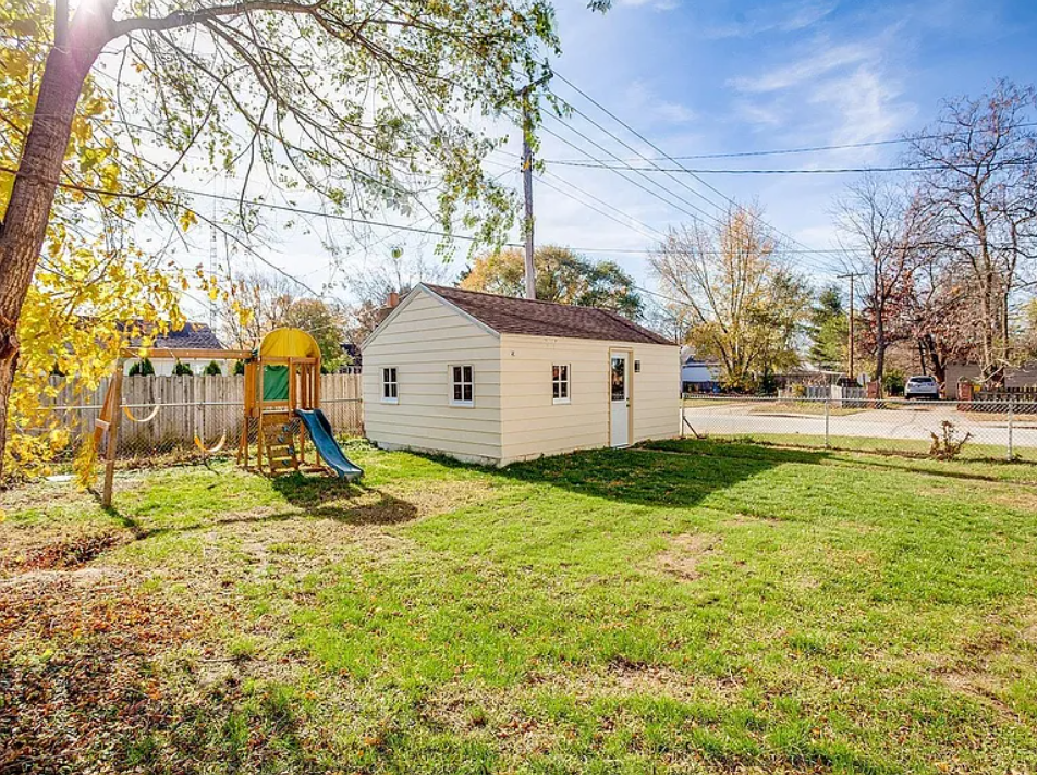 235 W Russ Ave - Photo 3 of 4