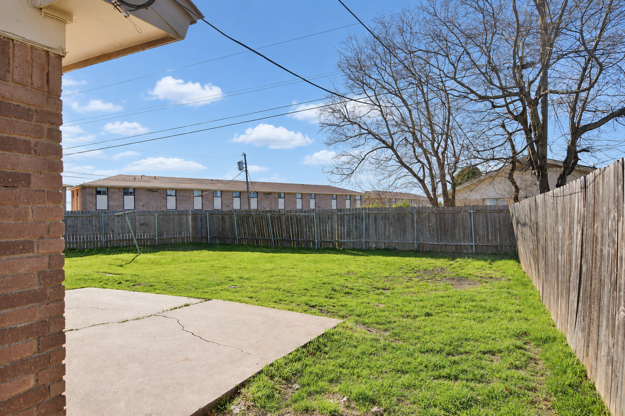 1701 Hill St - Photo 3 of 16
