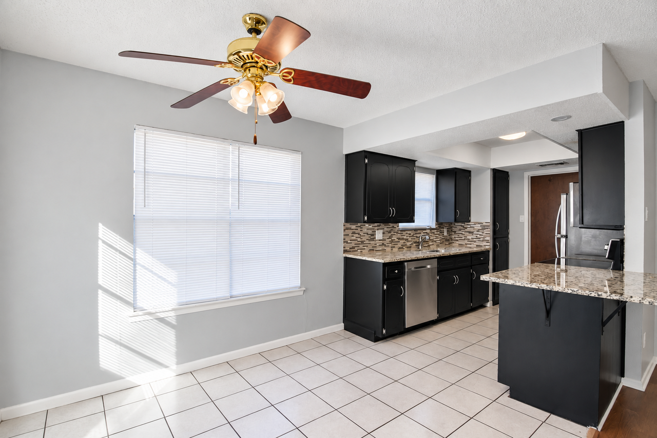 1701 Hill St - Photo 5 of 16