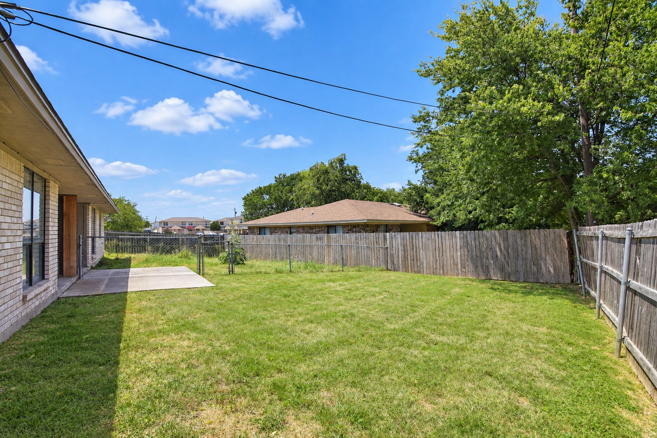 3909 Charolais Dr - Photo 4 of 6