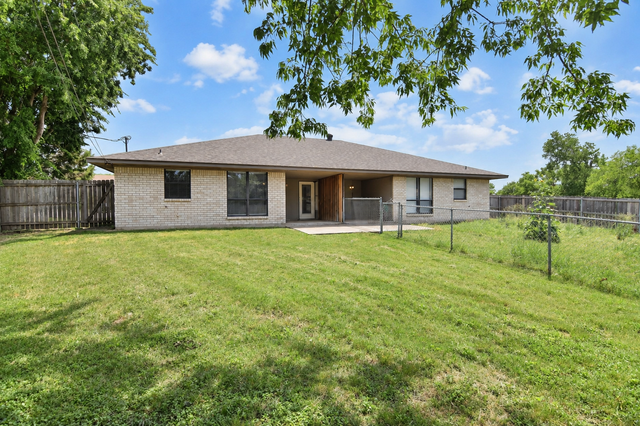 3909 Charolais Dr - Photo 5 of 6