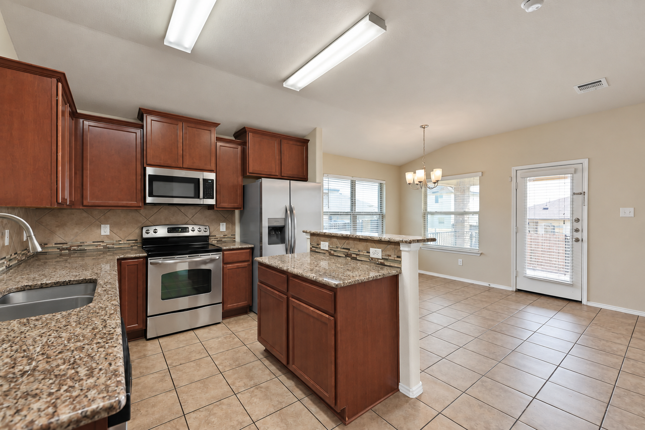 6502 Clear Brook Dr - Photo 4 of 18