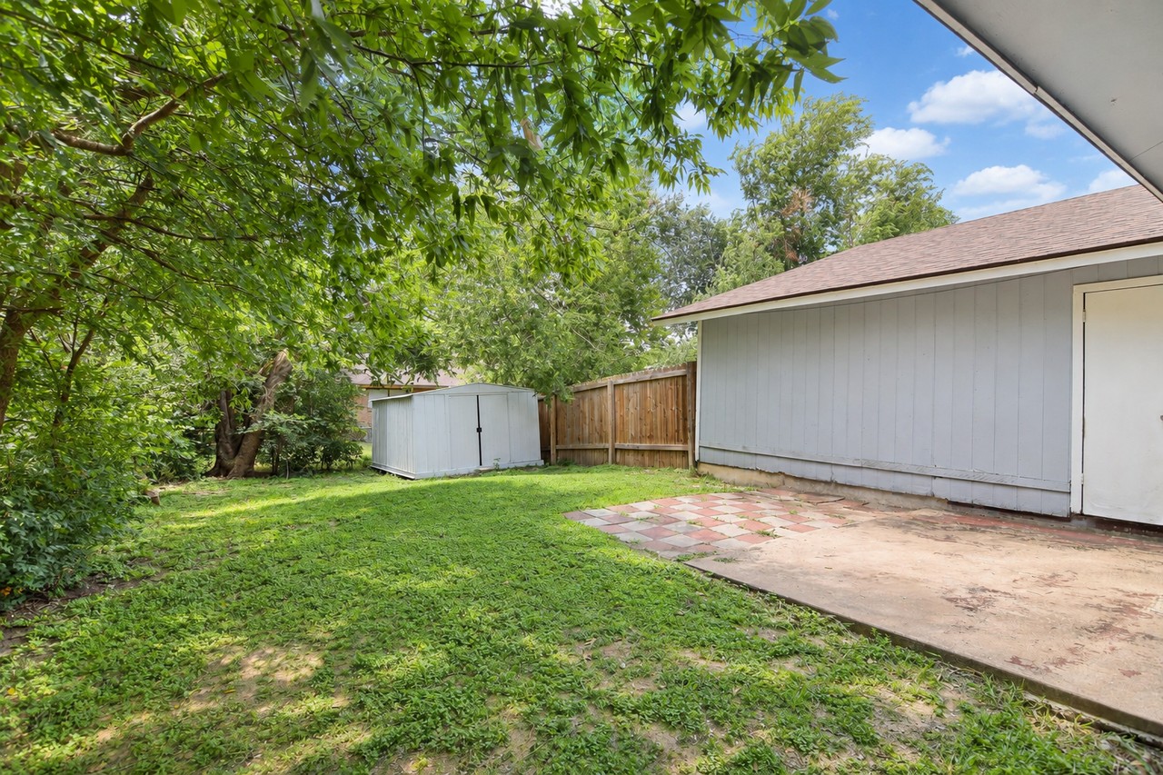 2305 Bunker Hill Dr - Photo 3 of 5
