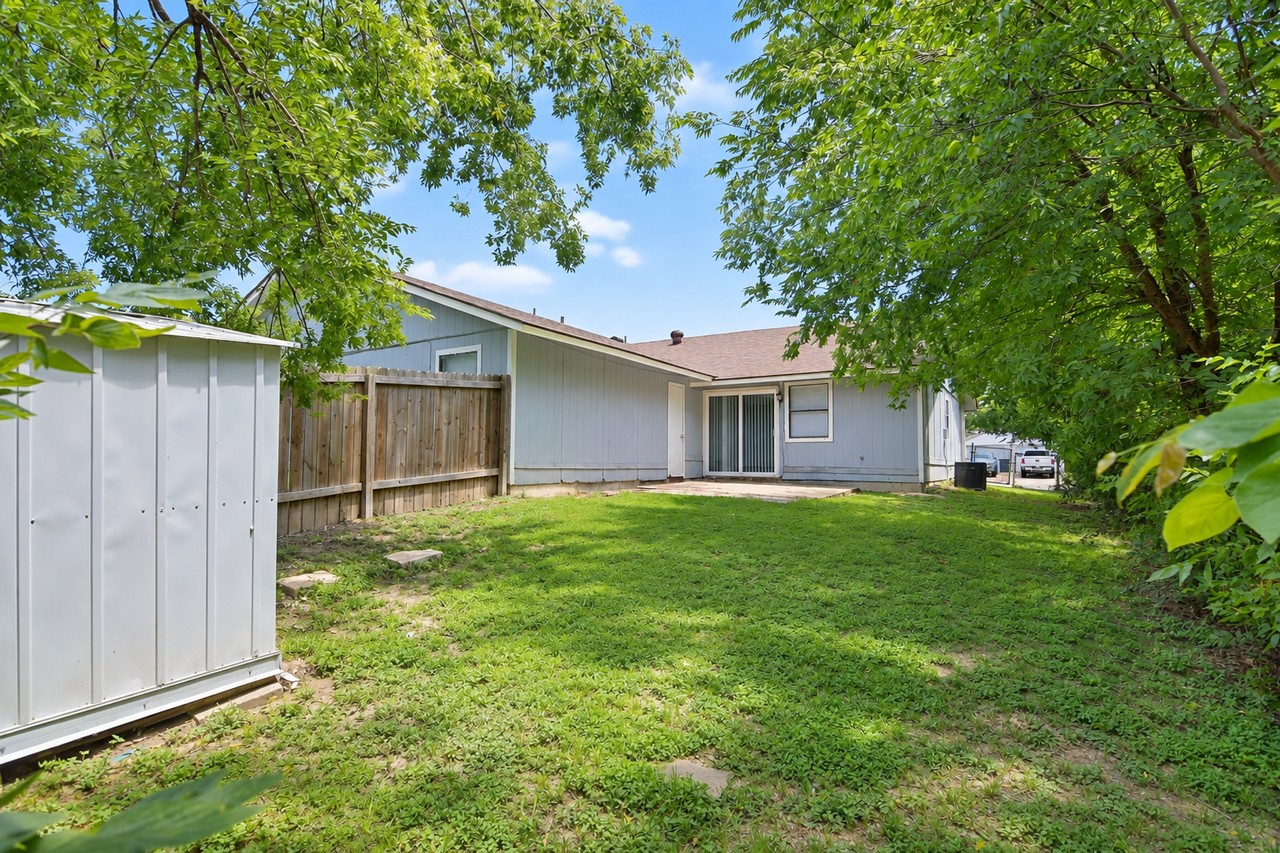 2305 Bunker Hill Dr - Photo 4 of 5