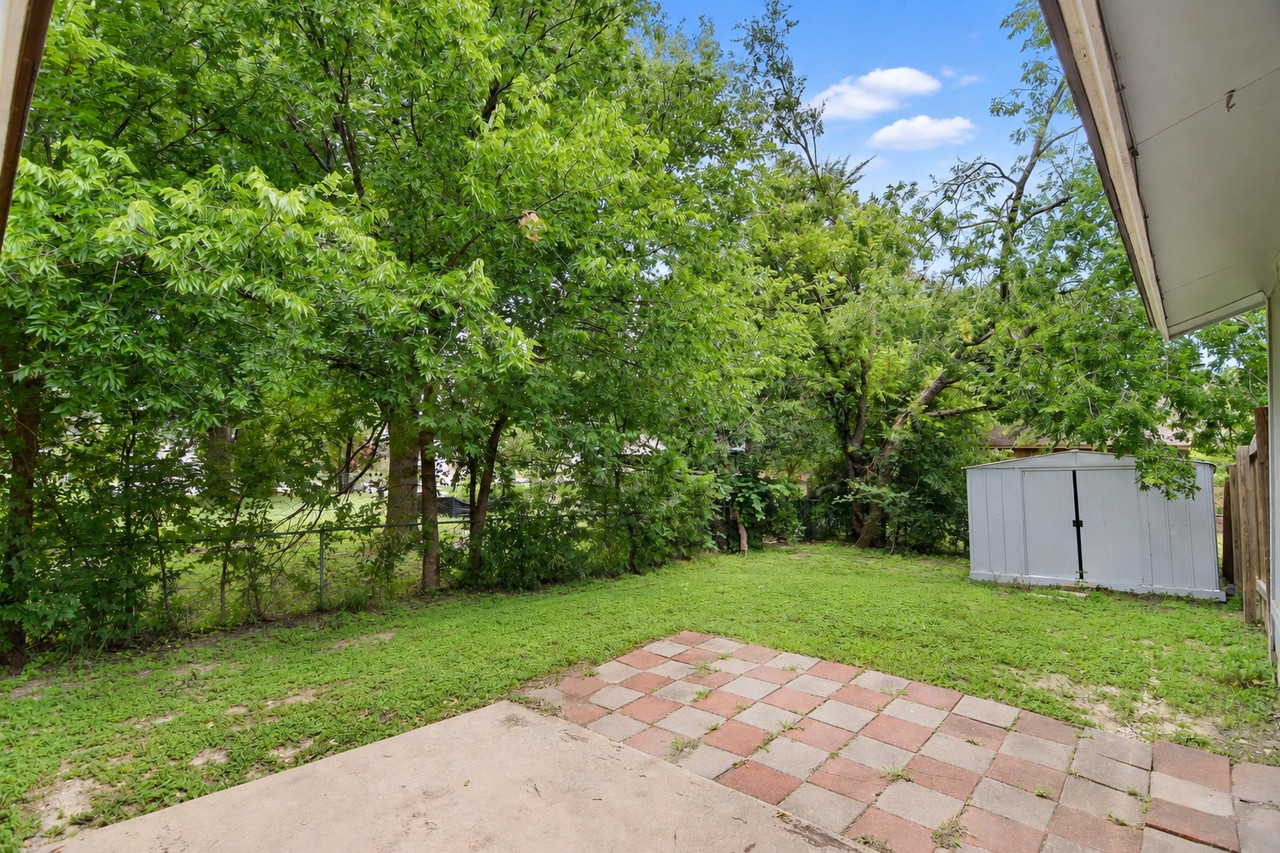 2305 Bunker Hill Dr - Photo 5 of 5