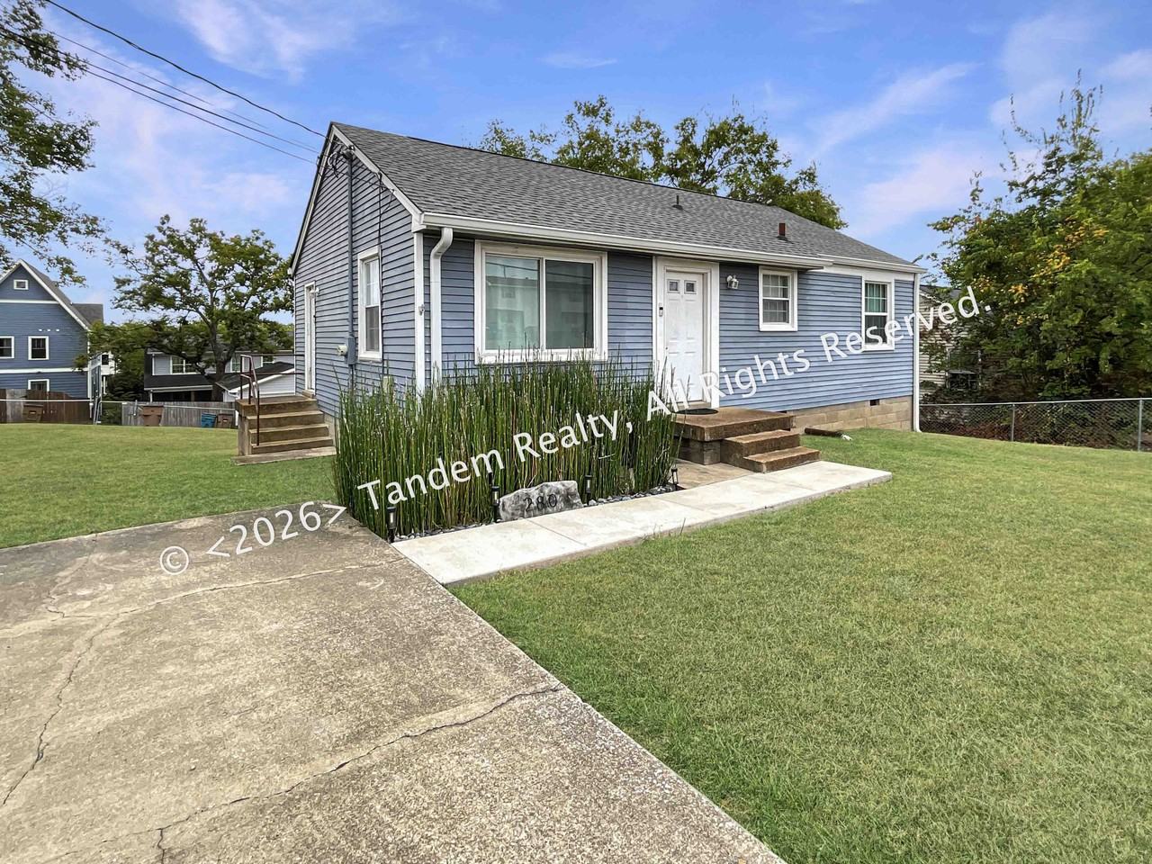 280 38th Ave N - Photo 2 of 14